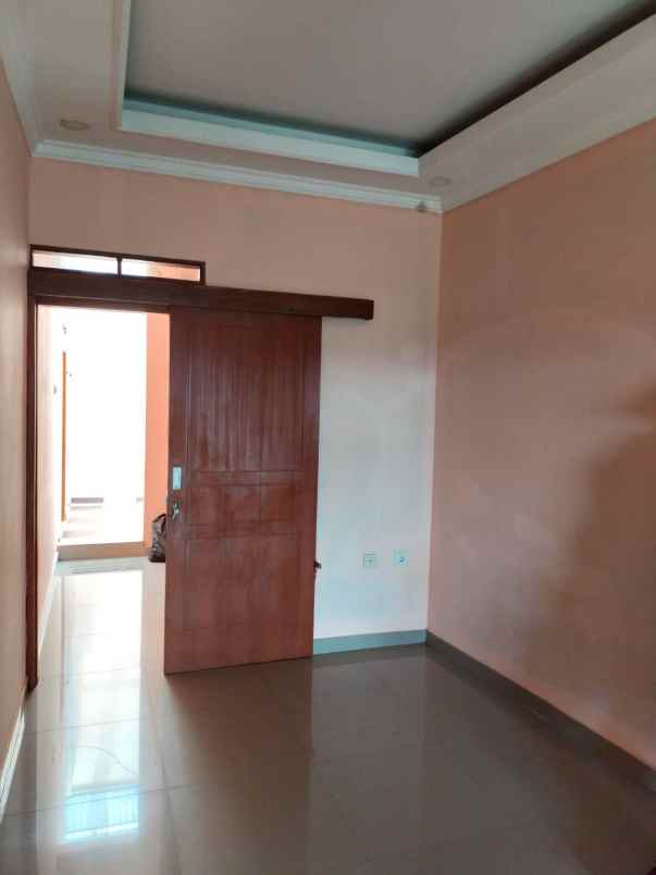 rumah minimalis di mekarwangi raya pinggir jalan shm