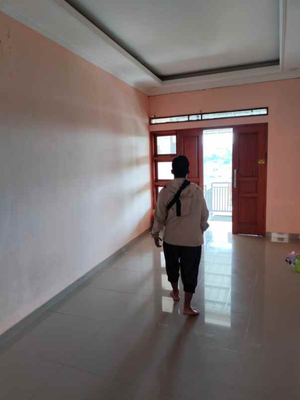 rumah minimalis di mekarwangi raya pinggir jalan shm