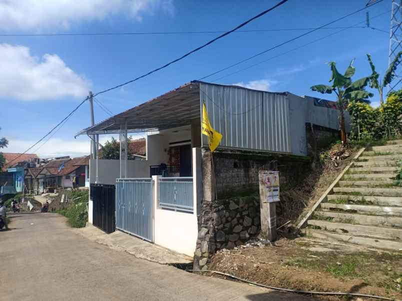 rumah minimalis di mekarwangi raya pinggir jalan shm