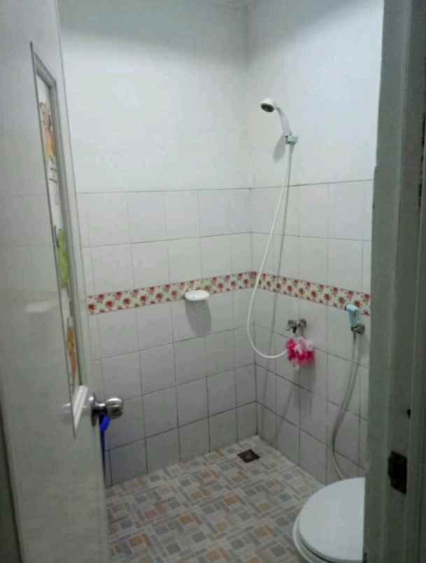 rumah minimalis klasik bangunan baru di gunung sindur