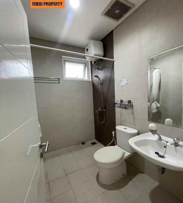 rumah rapi cantik depan taman citra gran cibubur