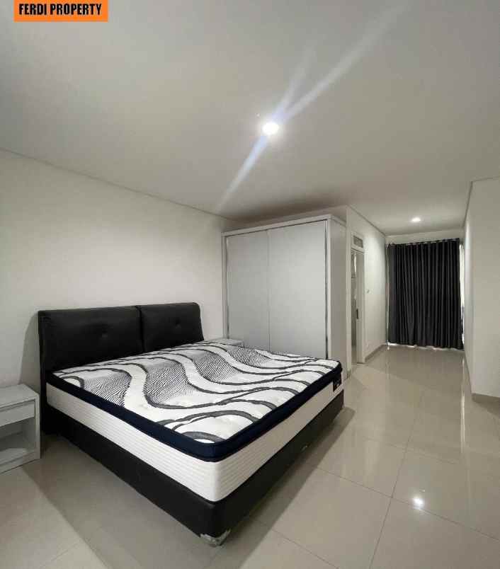 rumah rapi cantik depan taman citra gran cibubur