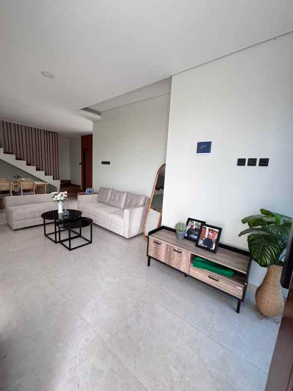 rumah scandinavian 2 lantai di sleman