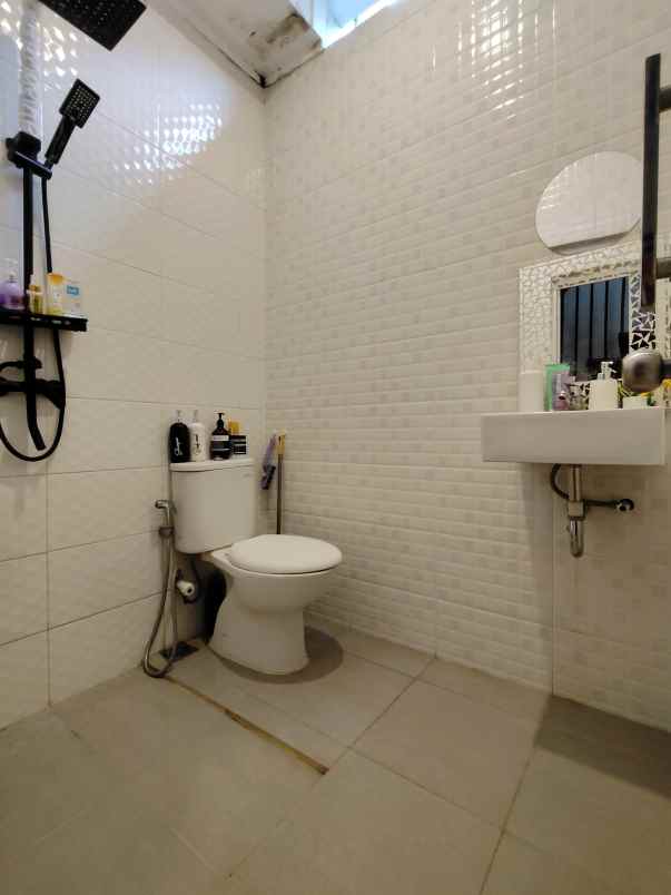 rumah second dalam cluster di cilangkap jaktim