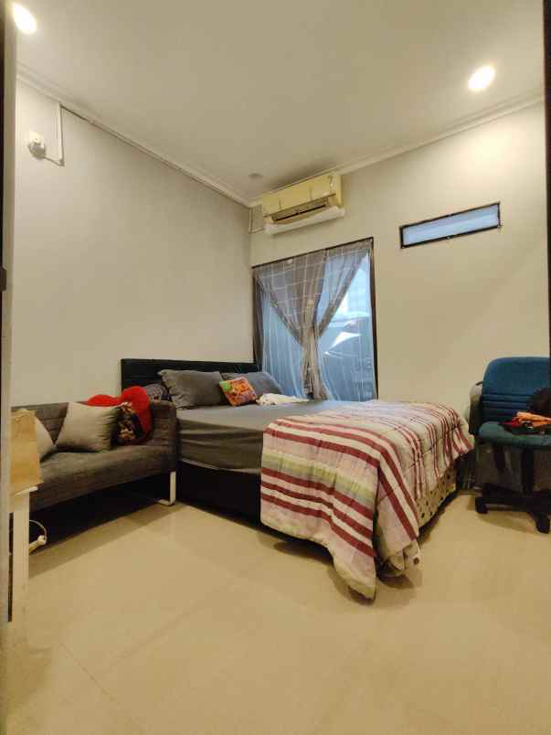 rumah second dalam cluster di cilangkap jaktim