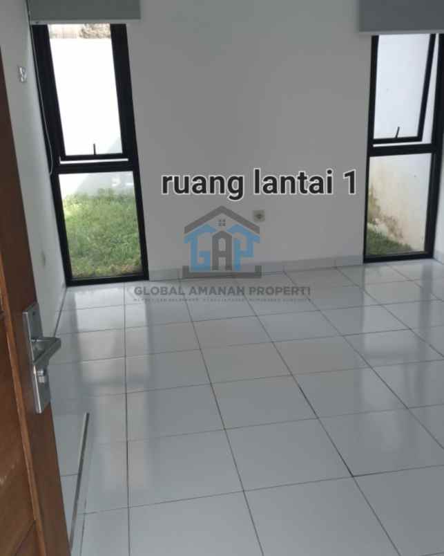 rumah second like new cipageran murah 2 lantai
