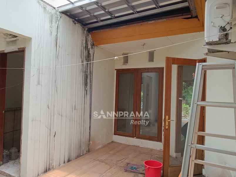 rumah second tanah luas di telaga golf sawangan
