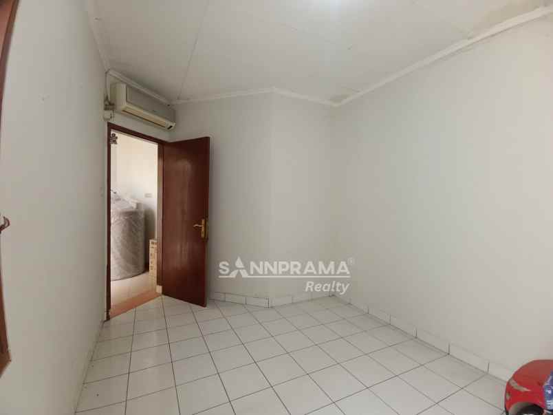rumah second tanah luas di telaga golf sawangan