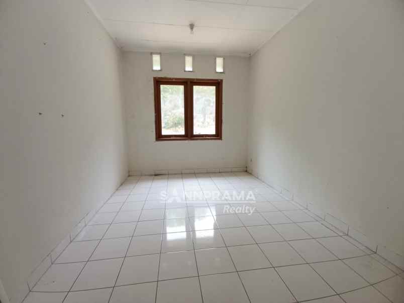 rumah second tanah luas di telaga golf sawangan