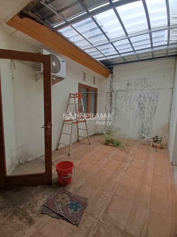 rumah second tanah luas di telaga golf sawangan