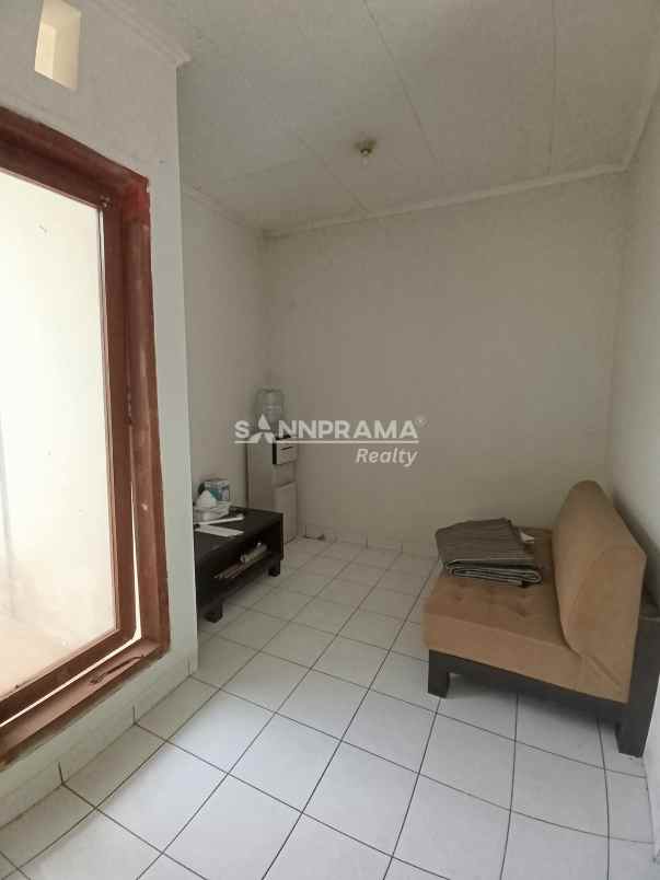 rumah second tanah luas di telaga golf sawangan
