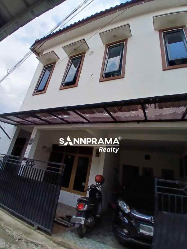 rumah second terawat di mampang depok