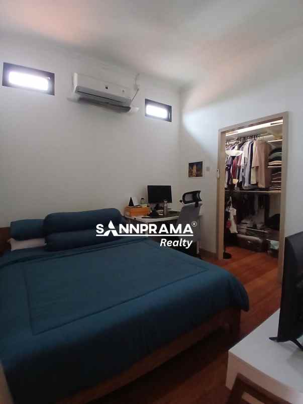 rumah second terawat di mampang depok