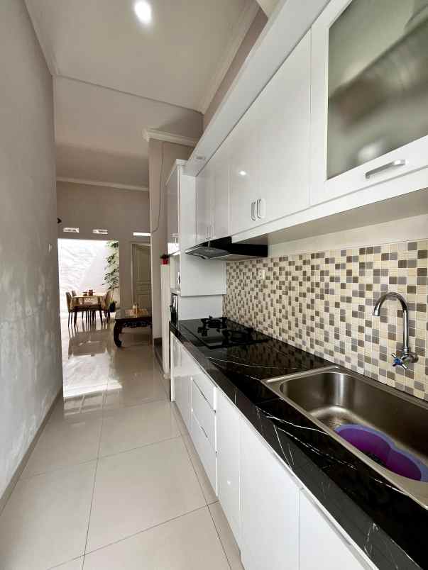 rumah siap huni 2 lantai di saxophone