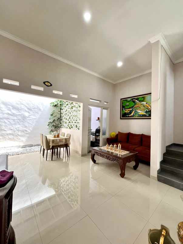 rumah siap huni 2 lantai di saxophone