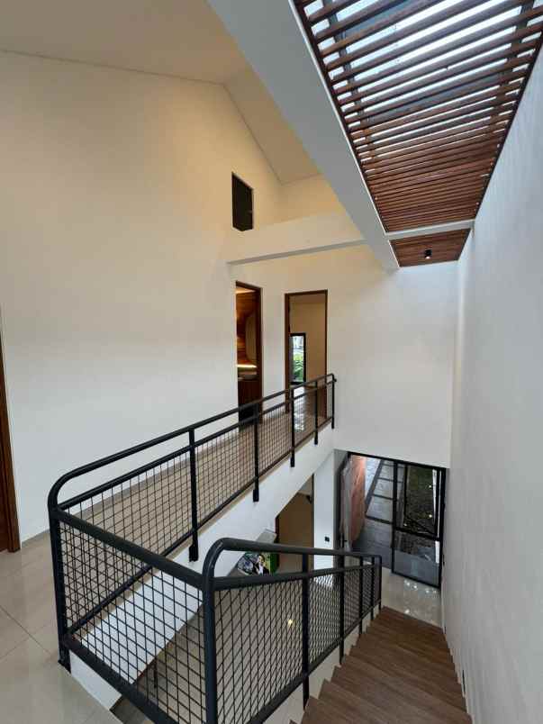 rumah siap huni 2 lantai strategis bebas banjir