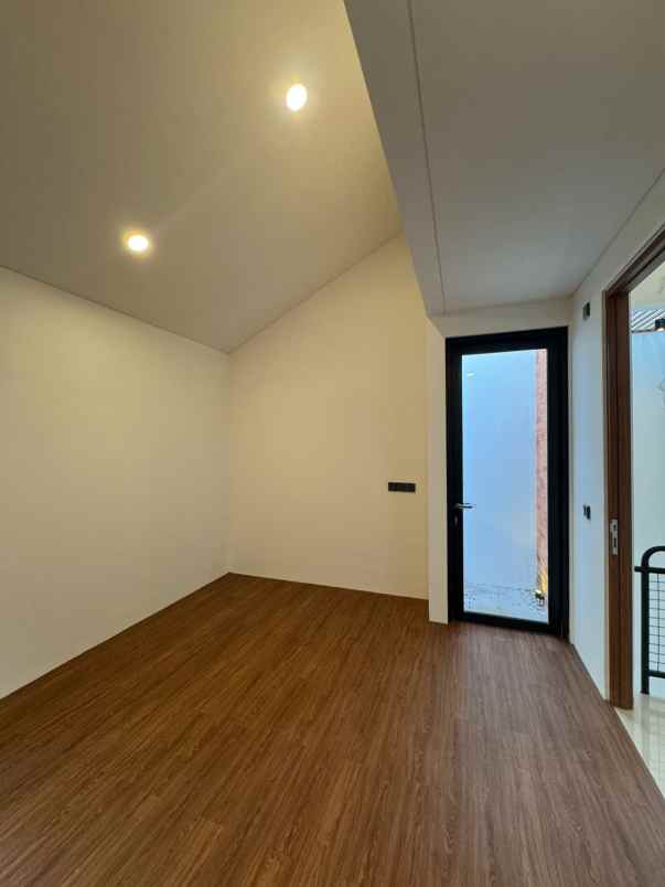 rumah siap huni 2 lantai strategis bebas banjir