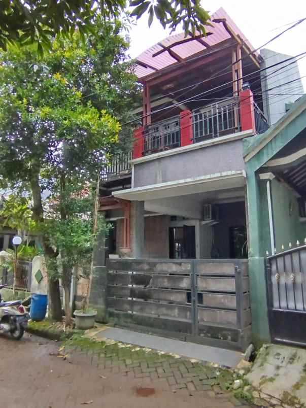 rumah siap huni dalam komplek maharaja depok