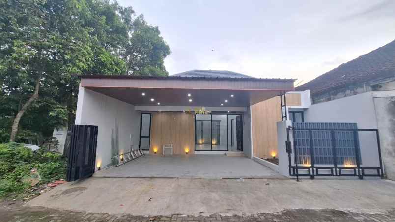 rumah siap huni design modern dekat maguwoharjo sleman