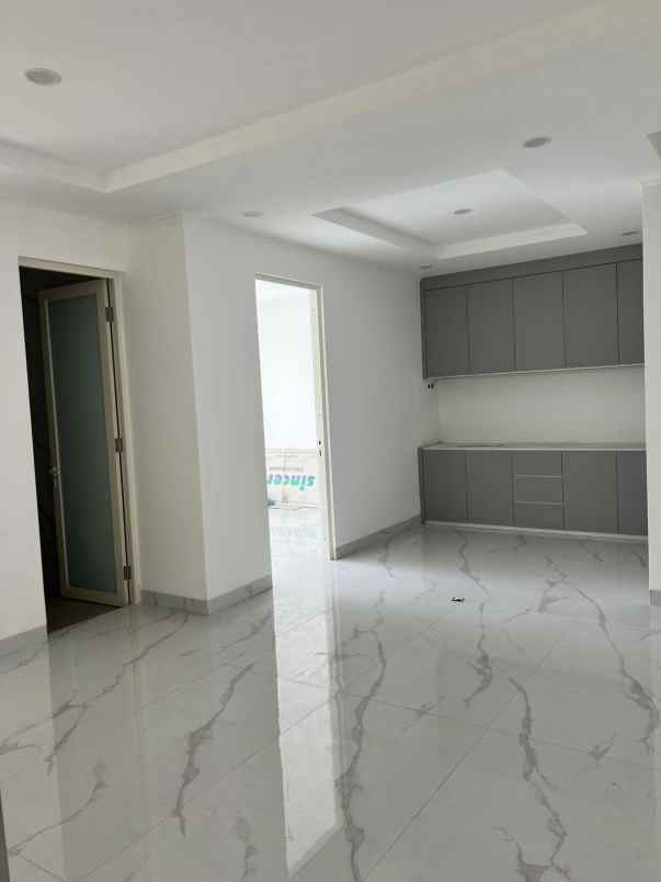 rumah siap huni pakuwon city surabaya 3 lantai