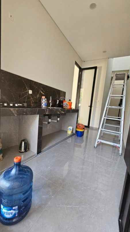 rumah sutorejo utara new mewah strategis