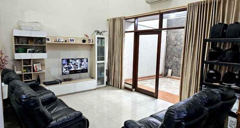 rumah taman holis indah dekat taman kopo indah bandung