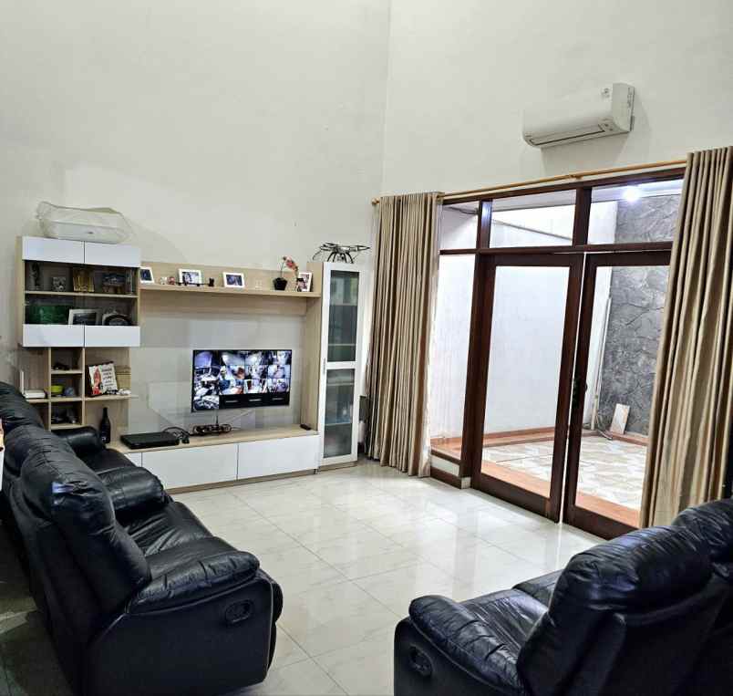 rumah taman holis indah dekat taman kopo indah bandung