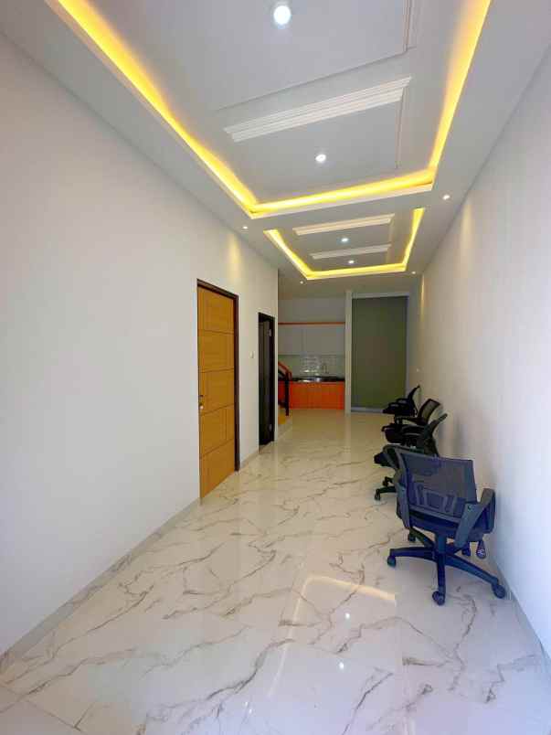 rumah town house 3 lantai