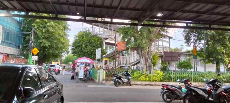 rumah untuk kantor restoran di kalibata tengah