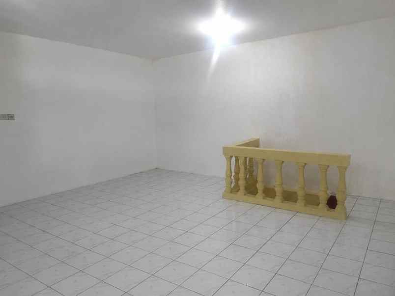 rumah usaha raya manyar cocok untuk usaha