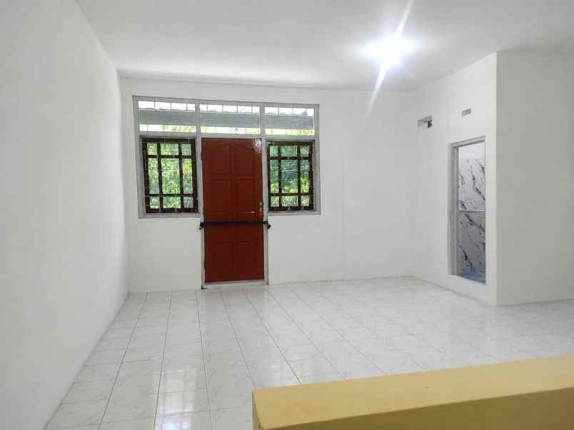 rumah usaha raya manyar cocok untuk usaha