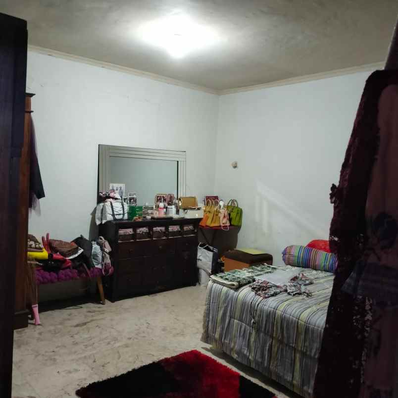 rumah wisper hadap di selatan