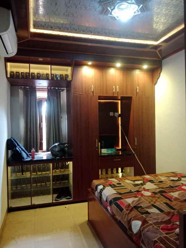 tempat usaha dan rumah