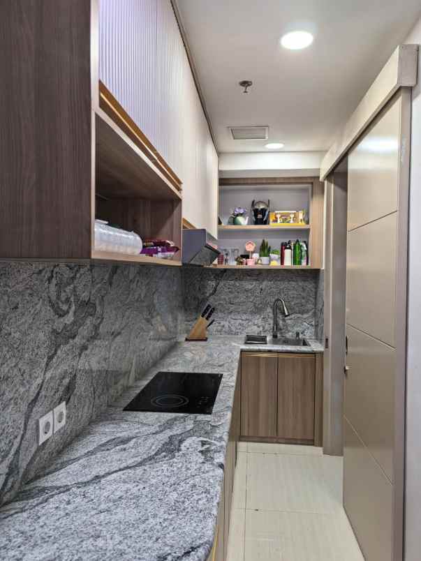 apartemen private lift la riz mansion lantai 2