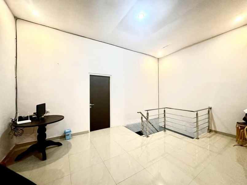 butuh segera laku jual rumah semolowaru elok