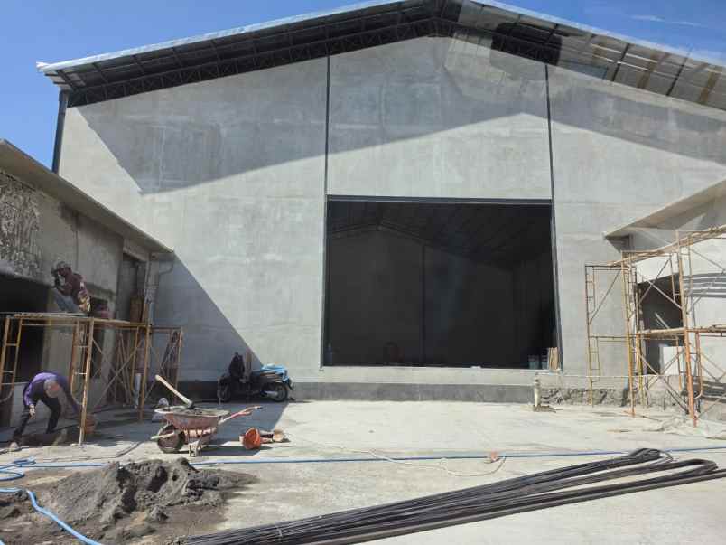dijual atau disewakan gudang di gatsu krapyak semarang