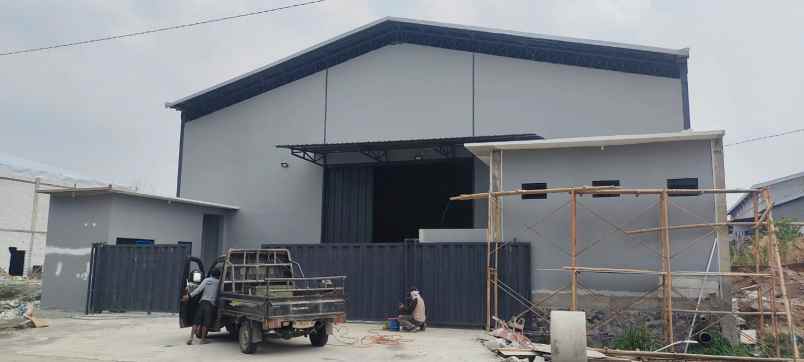 dijual atau disewakan gudang di gatsu krapyak semarang
