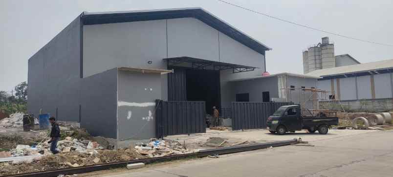 dijual atau disewakan gudang di gatsu krapyak semarang