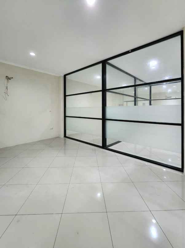 dijual gedung perkantoran lokasi strategis di cilandak