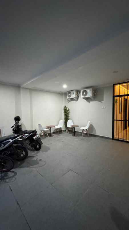 dijual kost keagungan