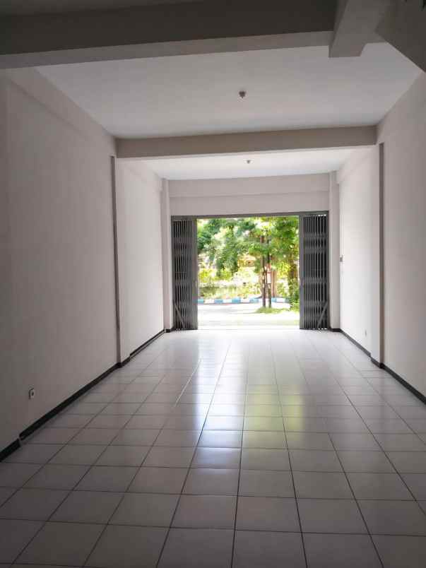 dijual ruko baru gress 3 lantai di raya manyar jaya