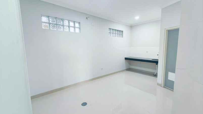 dijual ruko gudang kantor holis regency