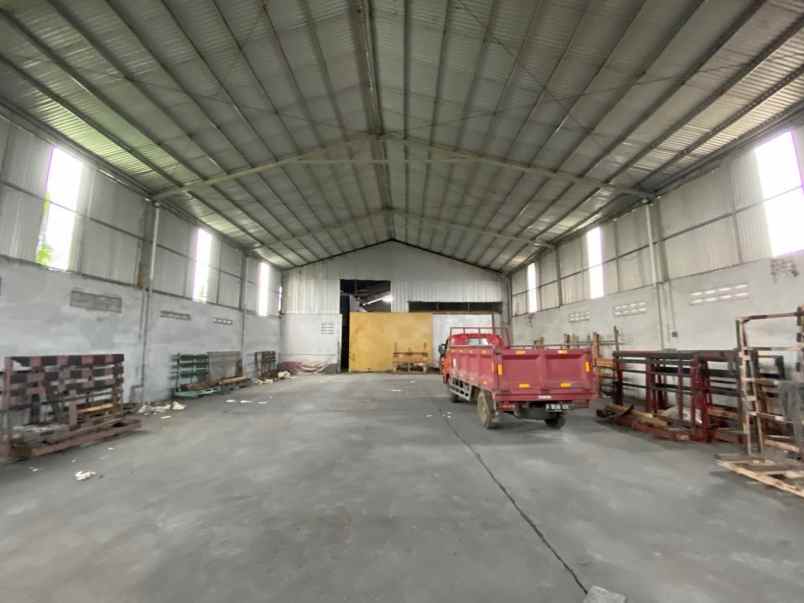 dijual ruko gudang kantor jalan raya kaliabang