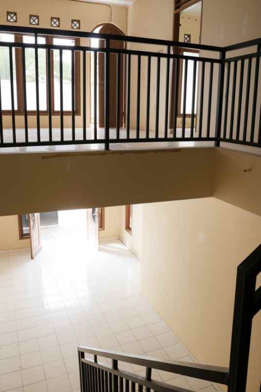 dijual rumah 2 lantai di perumahan bekasi baru