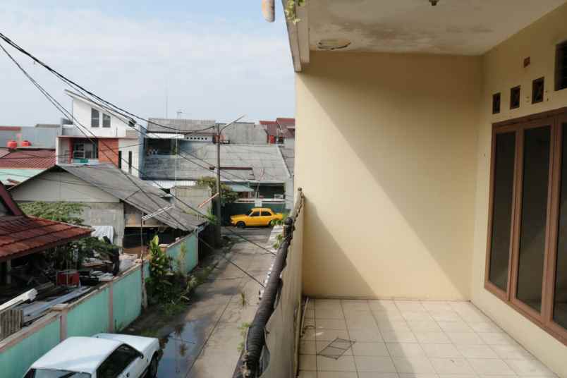 dijual rumah 2 lantai di perumahan bekasi baru