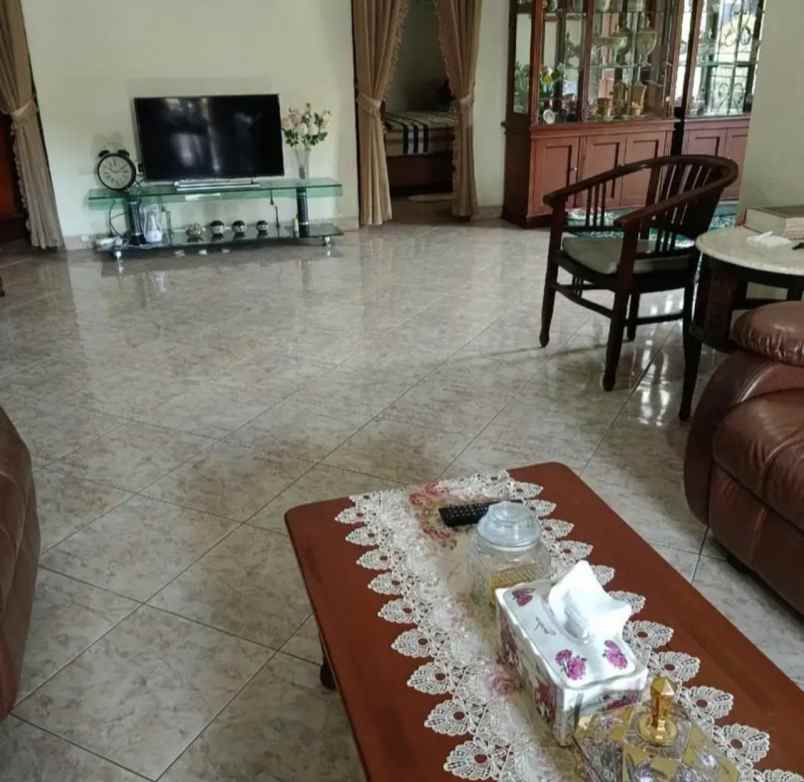 dijual rumah 2 lantai kawasan puri permata