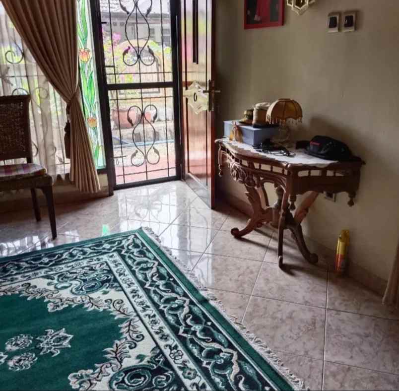 dijual rumah 2 lantai kawasan puri permata
