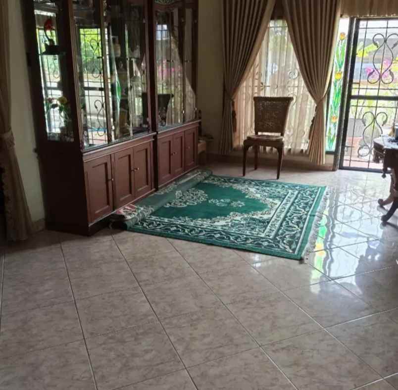 dijual rumah 2 lantai kawasan puri permata