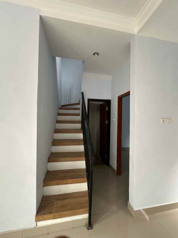 dijual rumah aditya sentana residence