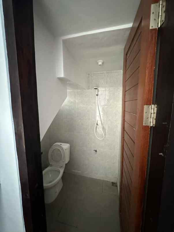 dijual rumah aditya sentana residence